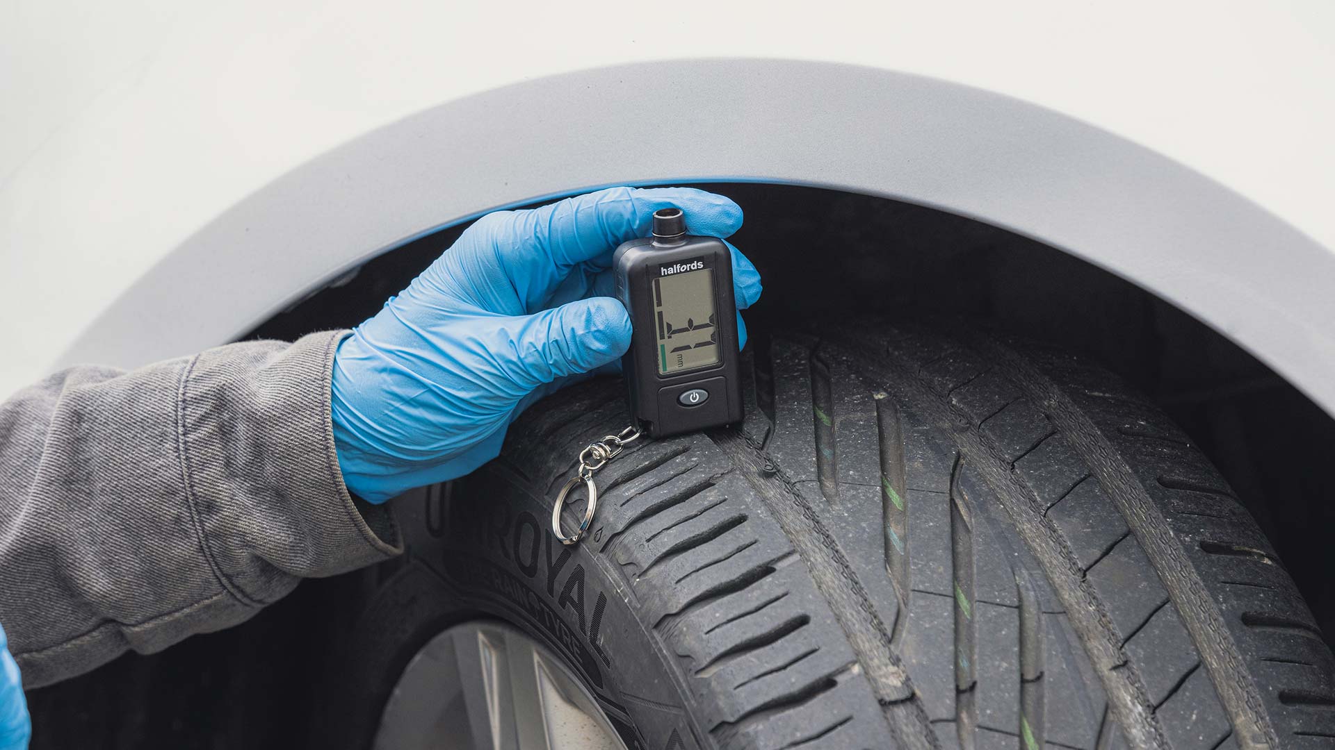 Tyres at UK legal minimum tread depth ‘as dangerous as phone usage’ according to academic study